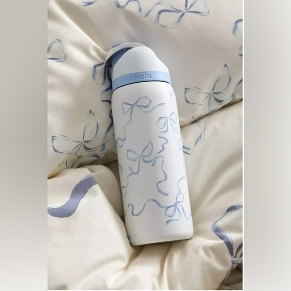 NWT Owala Tied And True Blue Bows 32oz Freesip Urban Outfitters